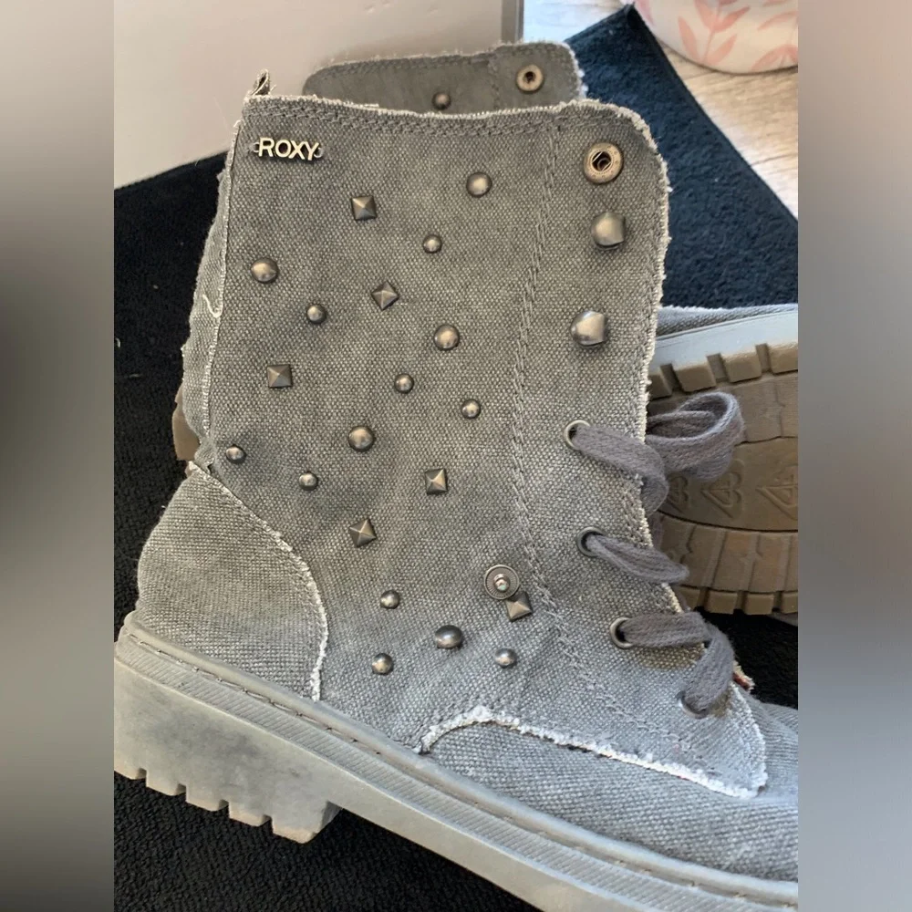 Roxy Women's Gray Canvas Lace-Up Boots with Pink Floral Lining - Picture 4 of 7